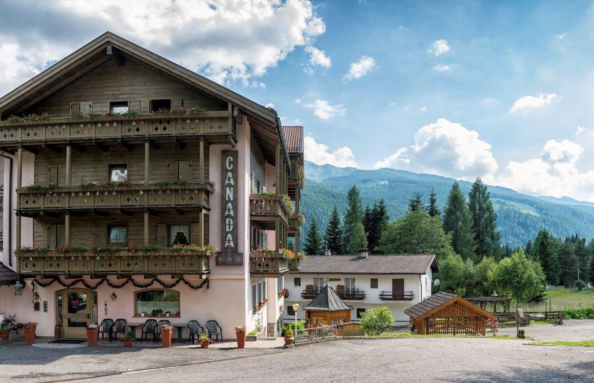 Hotel Canada Predazzo Exterior foto